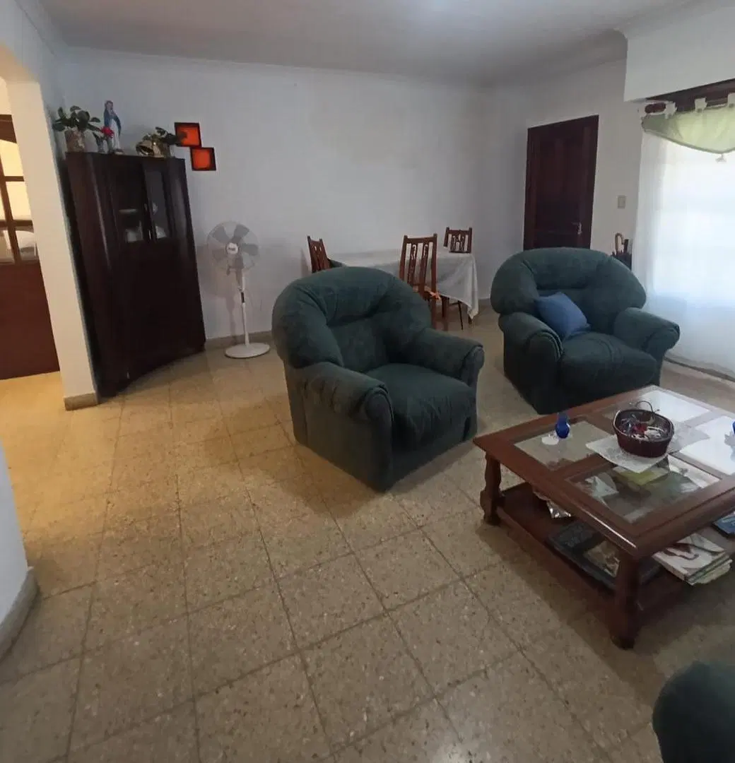 Casa en venta, estilo Chalet. 3 Plantas. Impecable !!! Apto crédito. 3