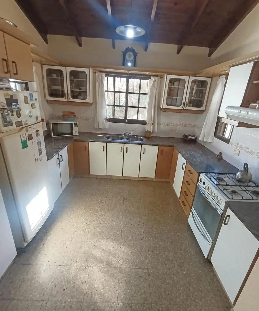 Casa en venta, estilo Chalet. 3 Plantas. Impecable !!! Apto crédito. 5