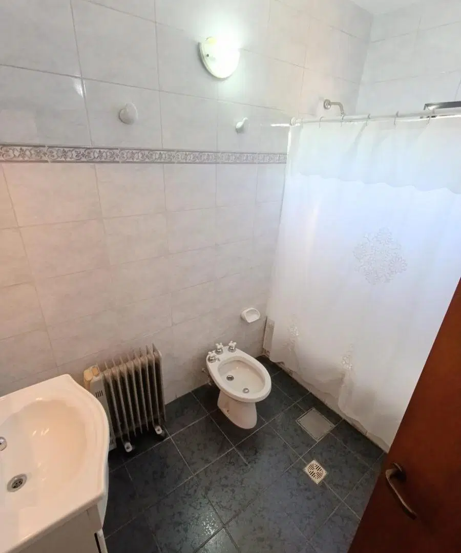 Casa en venta, estilo Chalet. 3 Plantas. Impecable !!! Apto crédito. 2