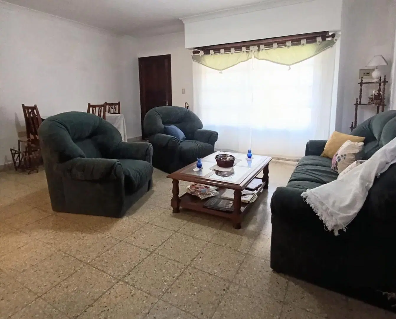 Casa en venta, estilo Chalet. 3 Plantas. Impecable !!! Apto crédito. 4