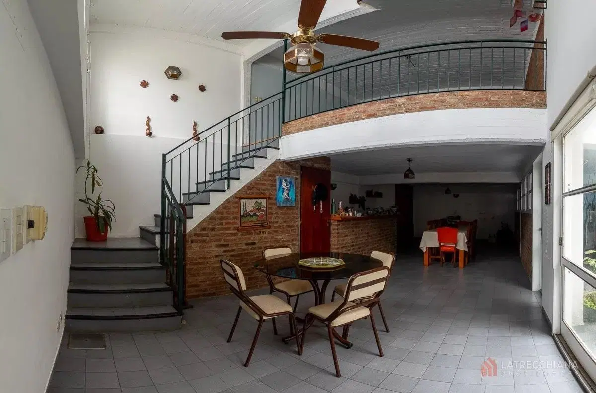 Casa en venta. Impecable - Retasada. Llavallol. 2