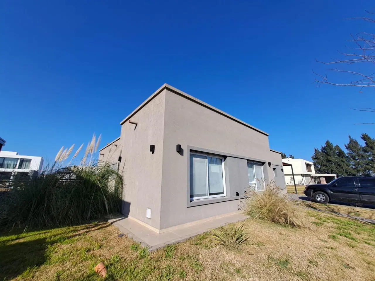 Casa en alquiler o venta. Impecable. Barrio Santa Inés 3