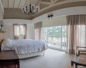 Casa en venta sobre el mejor corredor del Country. Doble lote. Impecable. Saint Thomas Este. 3