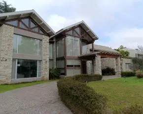 Casa en venta sobre el mejor corredor del Country. Doble lote. Impecable. Saint Thomas Este. 8
