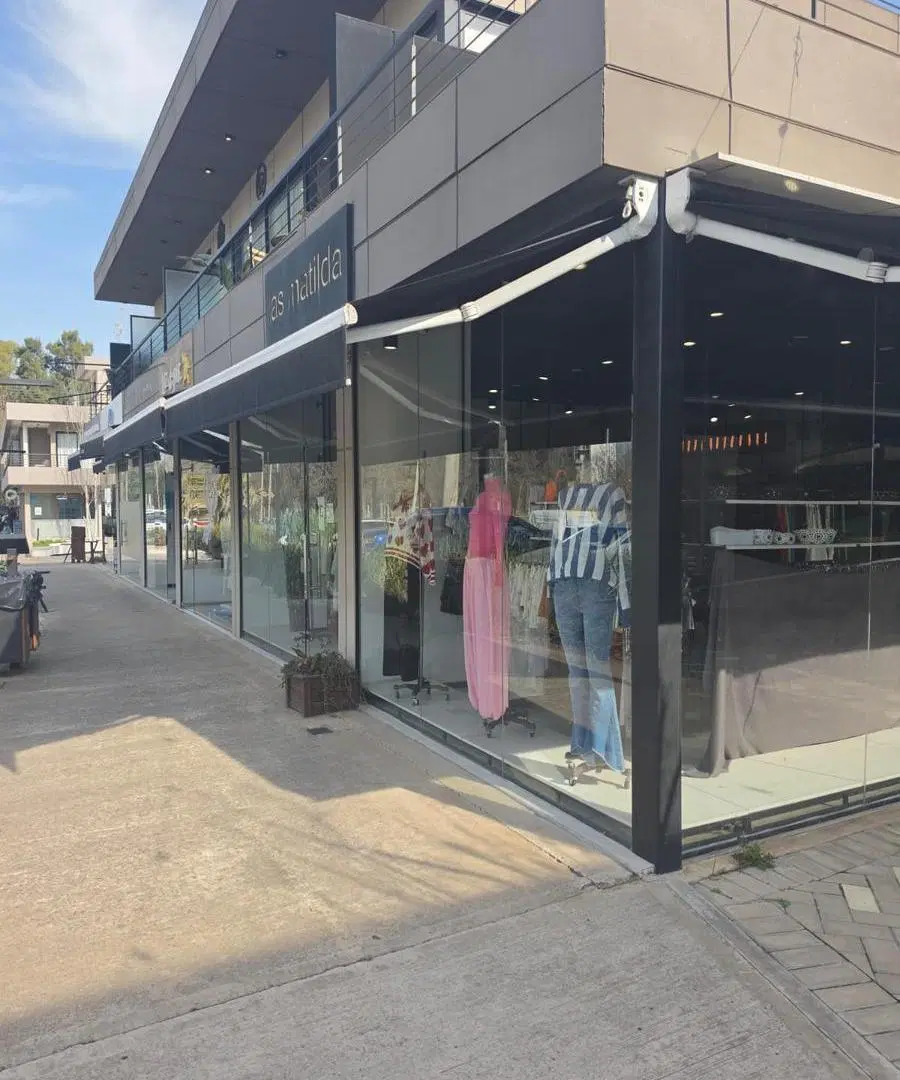 En venta o alquiler dos Locales unificados en Complejo comercial Sotavento Point, Canning (Ezeiza) 2