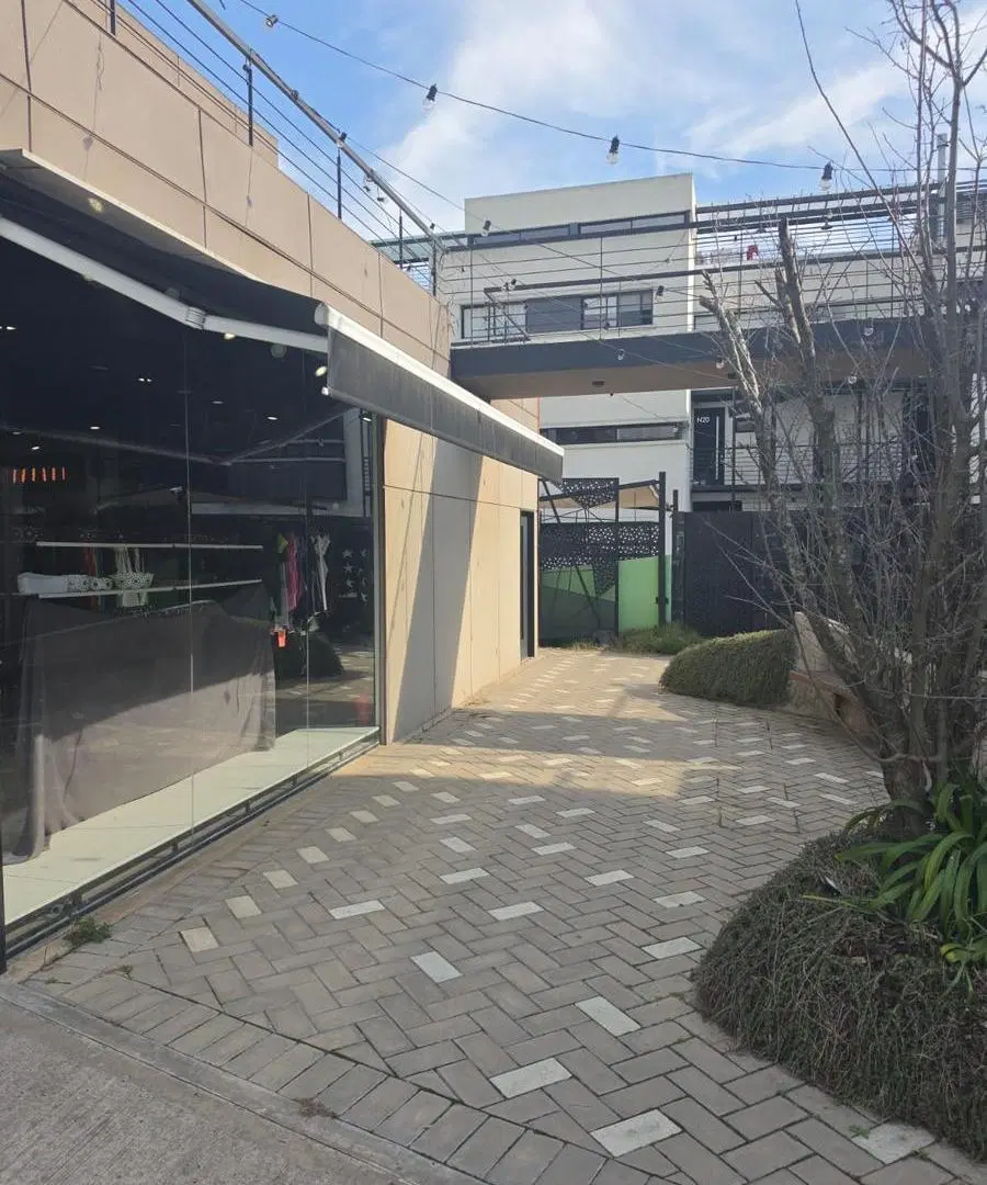 En venta o alquiler dos Locales unificados en Complejo comercial Sotavento Point, Canning (Ezeiza) 3