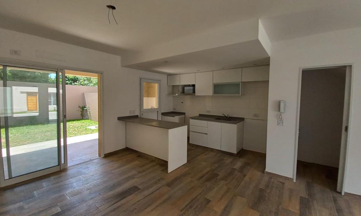 Foto de Alquiler de Tríplex. Impecable. Complejo Beltrán Chico - Lomas Oeste, imagen 3