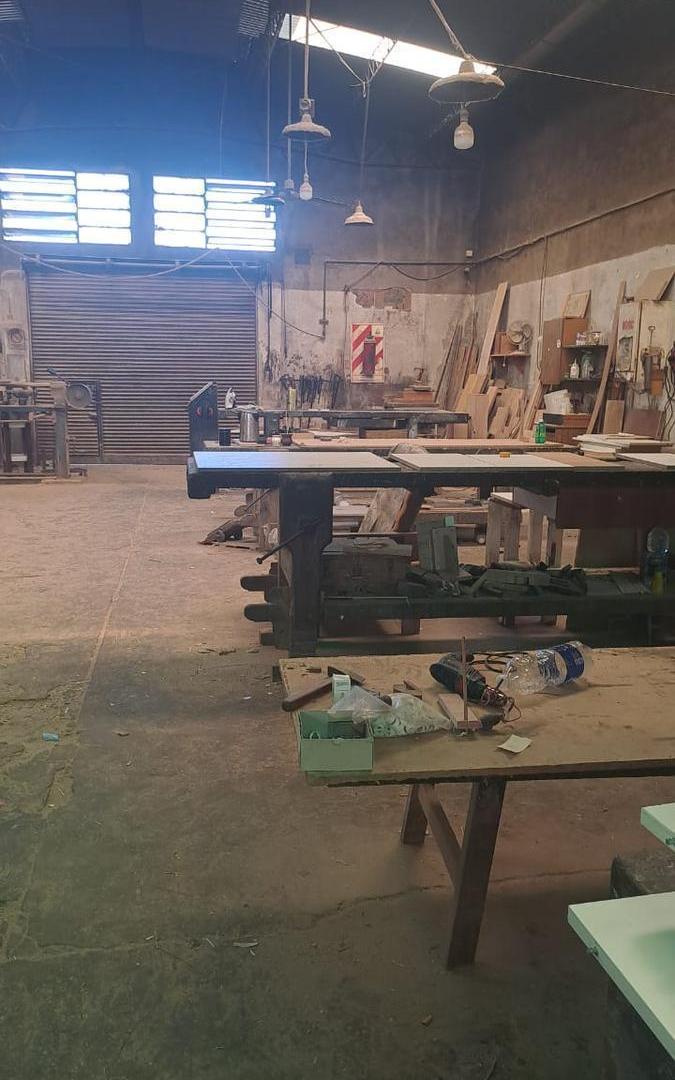 Foto de Galpón en alquiler ideal para Fabricación o Depósito. Retasado. Av, imagen 2