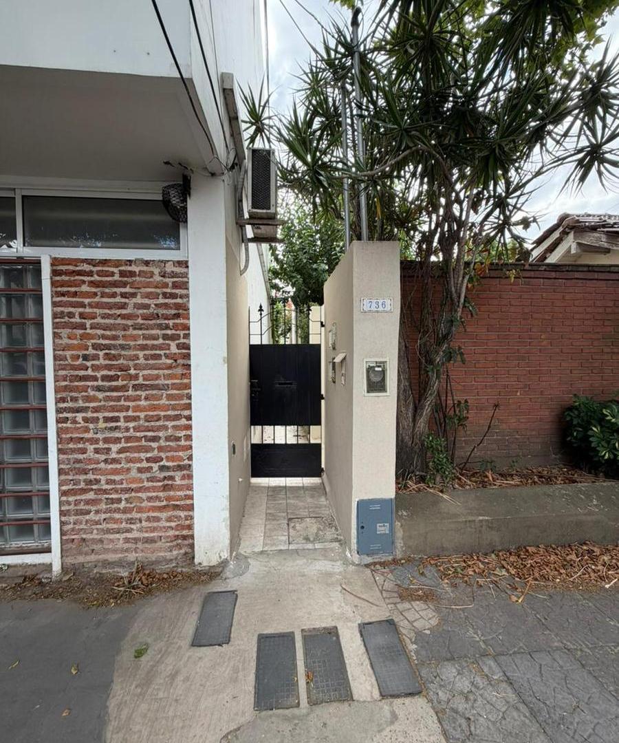 Foto de PH en Venta. Excelente ubicación. A Refaccionar, Oportunidad. Lomas, imagen 1