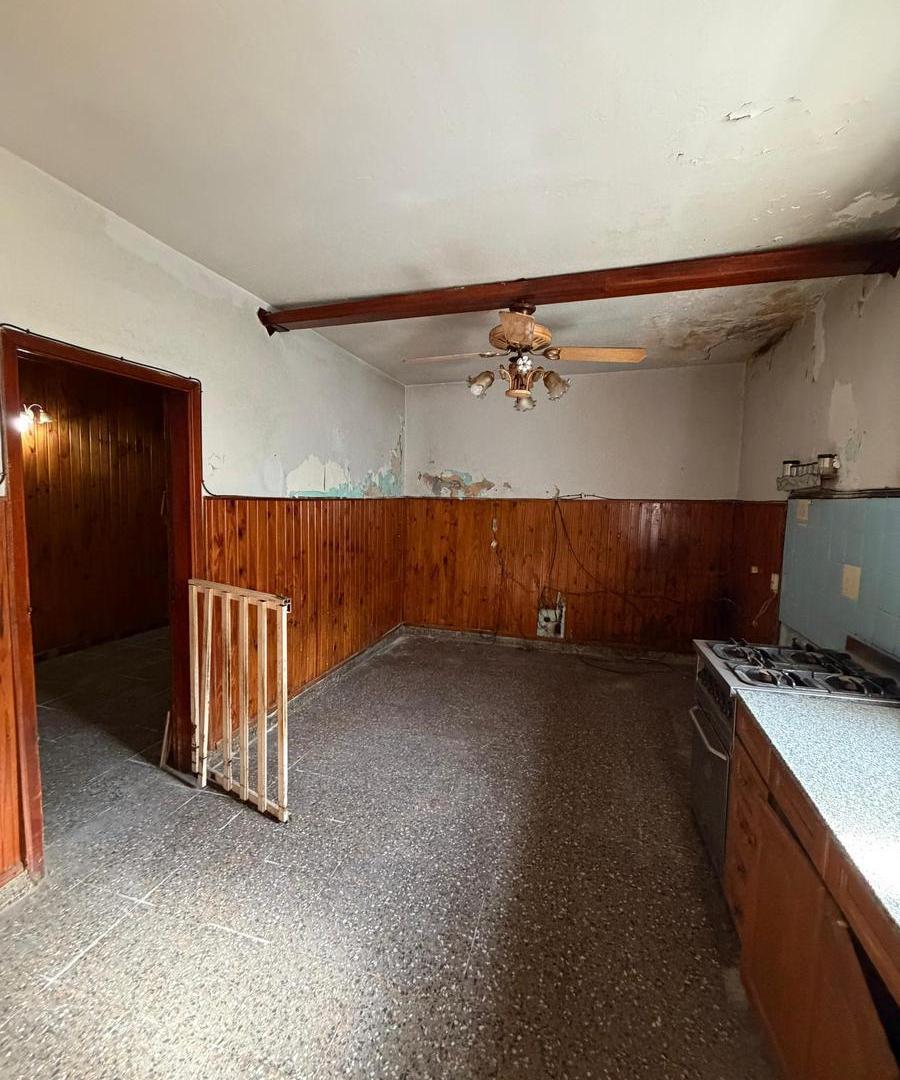 Foto de PH en Venta. Excelente ubicación. A Refaccionar, Oportunidad. Lomas, imagen 5