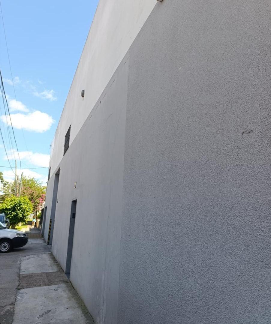 Foto de Importante propiedad en venta, Dpto, con 2 locales, 1 depósito y, imagen 2
