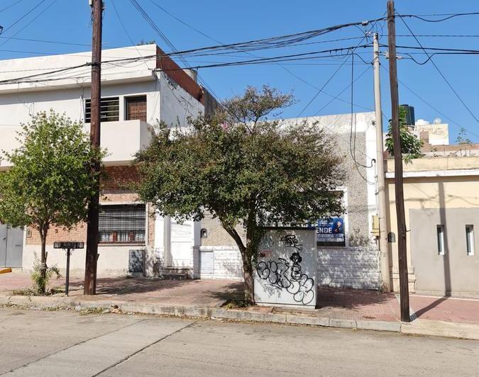 VENDO CASA EN BARRIO COFICO A REMODELAR. 4