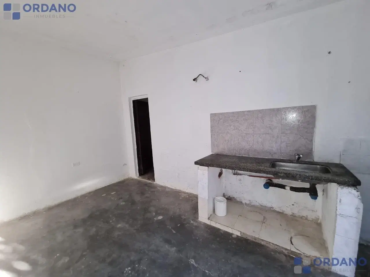 Casa y departamento en Malvinas Argentinas 4