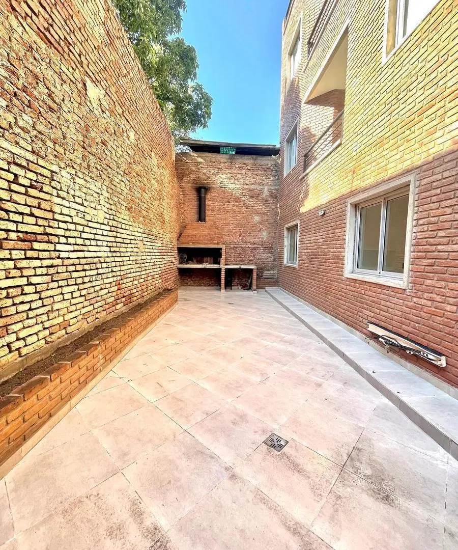 Departamento 2 dormitorios con patio Planta Baja B° Pueyrredón 5