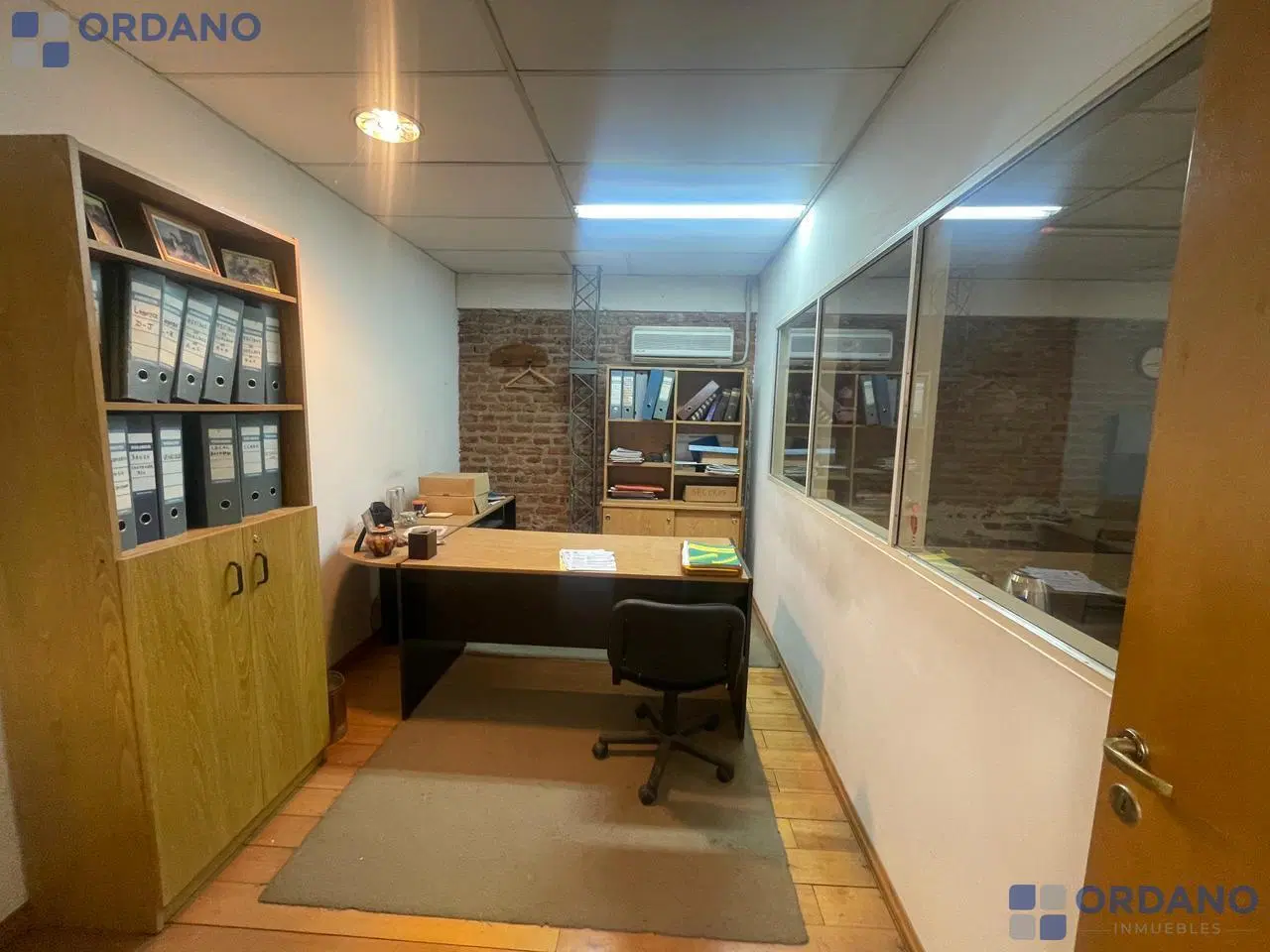Galpón con oficinas comerciales  en barrio Pueyrredon a metros de Av Patria 5
