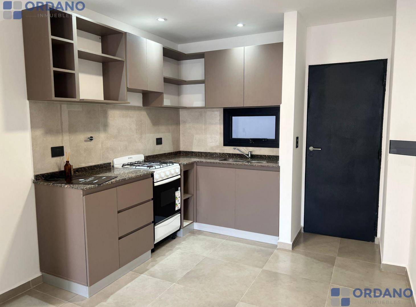 Departamento con patio en Alquiler