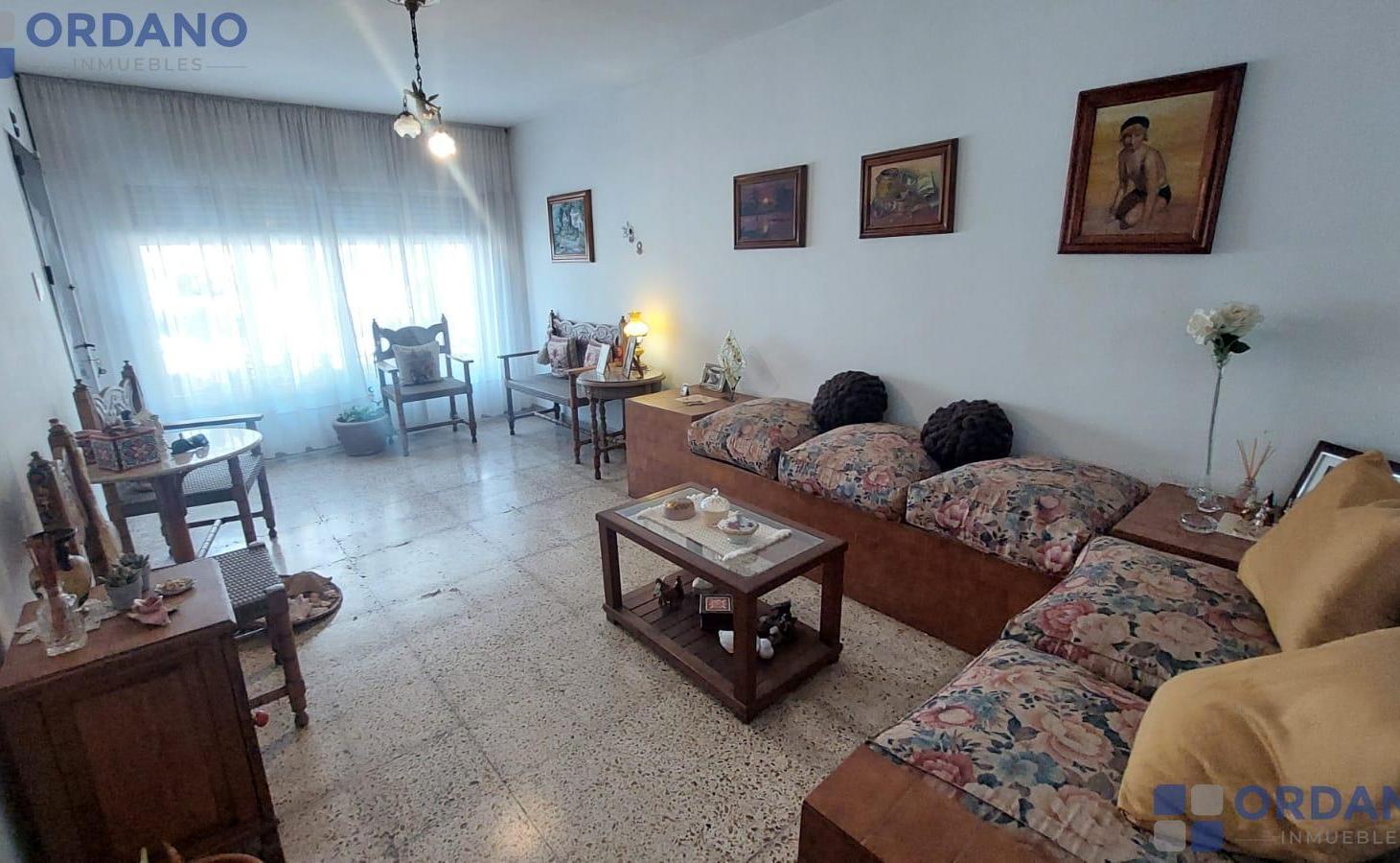 Foto de VENTA CASA 2 DORM COCHERA PATIO, imagen 1
