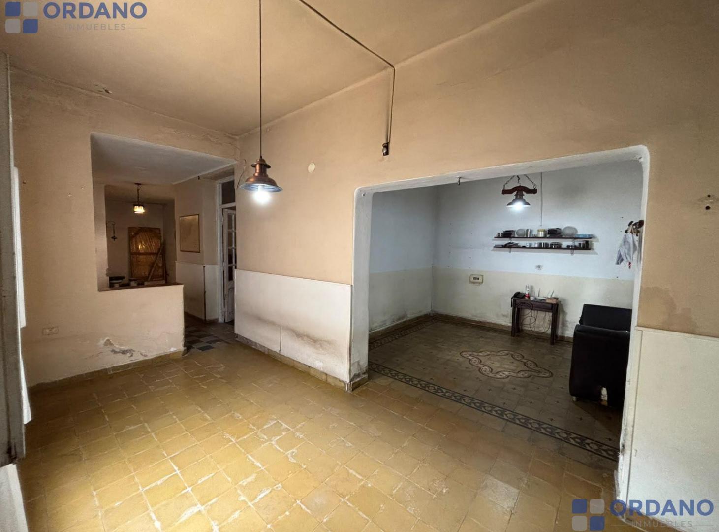 Foto de Casa en venta 3 dormitorios con patio NO APTO CREDITO B° PUEYRREDON, imagen 1