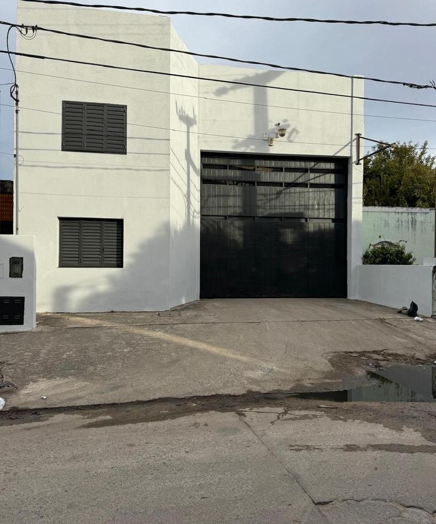 Foto de VENTA DE GALPON EN VILLA AZALAIS A UNA CUADRDA DE AV CAPDEVILA. CORDOBA., imagen 1