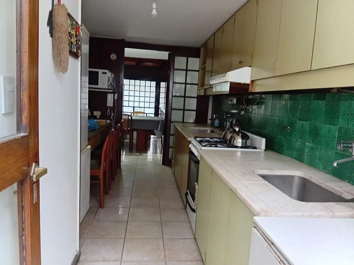 COLINAS DE V. SARSFIELD - espectacular casa amoblada - 3