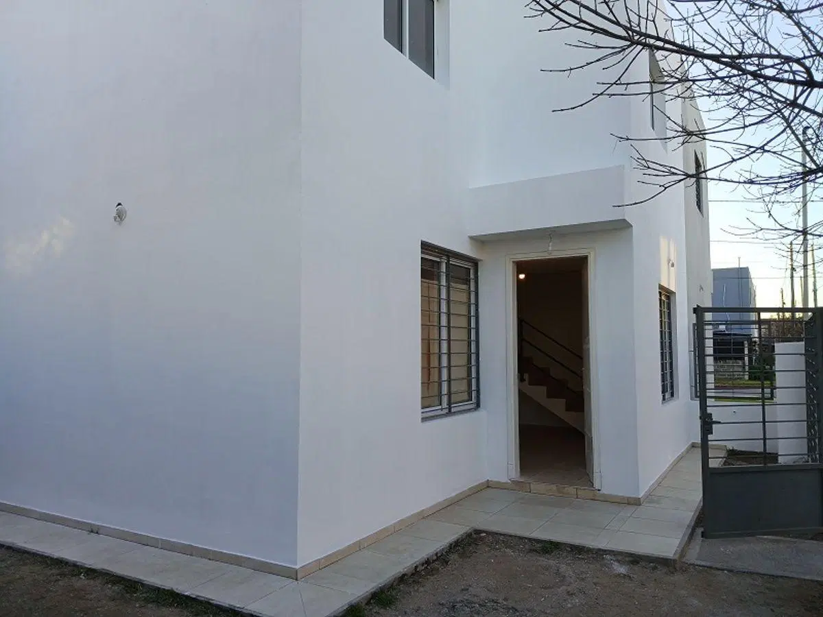 DUPLEX EN VALLE ESCONDIDO - 3 DORMITORIOS - 8