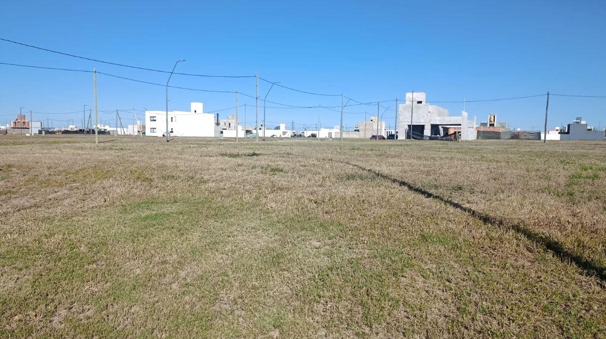 Foto de Terreno 405 m2 venta - Campos de Manantiales, imagen 2