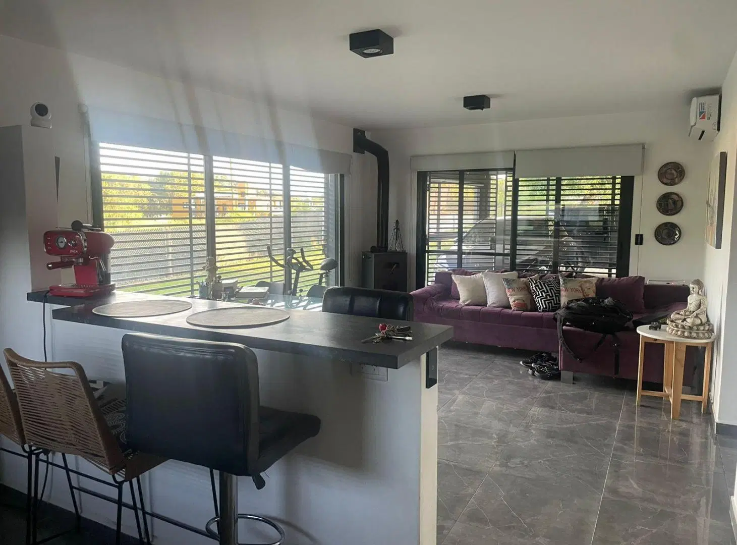En venta casa con domótica y gran parque en villa carlos paz 3