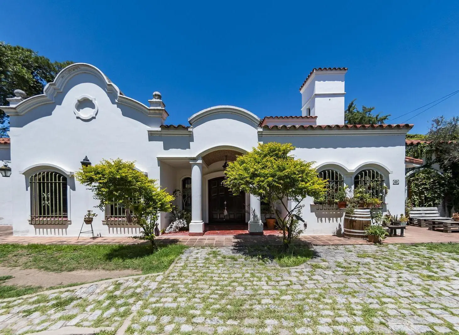 Casa en alquiler | Uso comercial | Villa Belgrano | 476 m² cubiertos | 1.570 m² de terreno 1