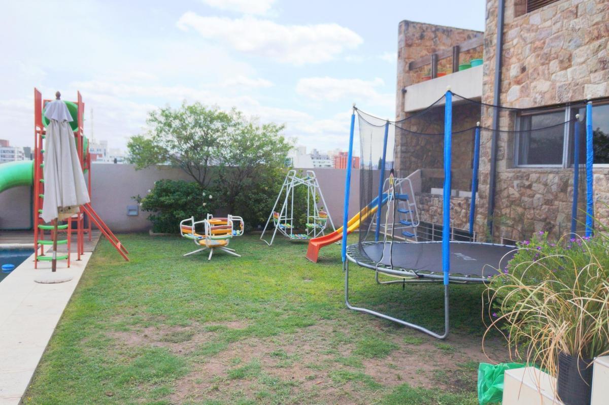 Se Vende Gran Casa en El Corazon de Barrio General Paz 2