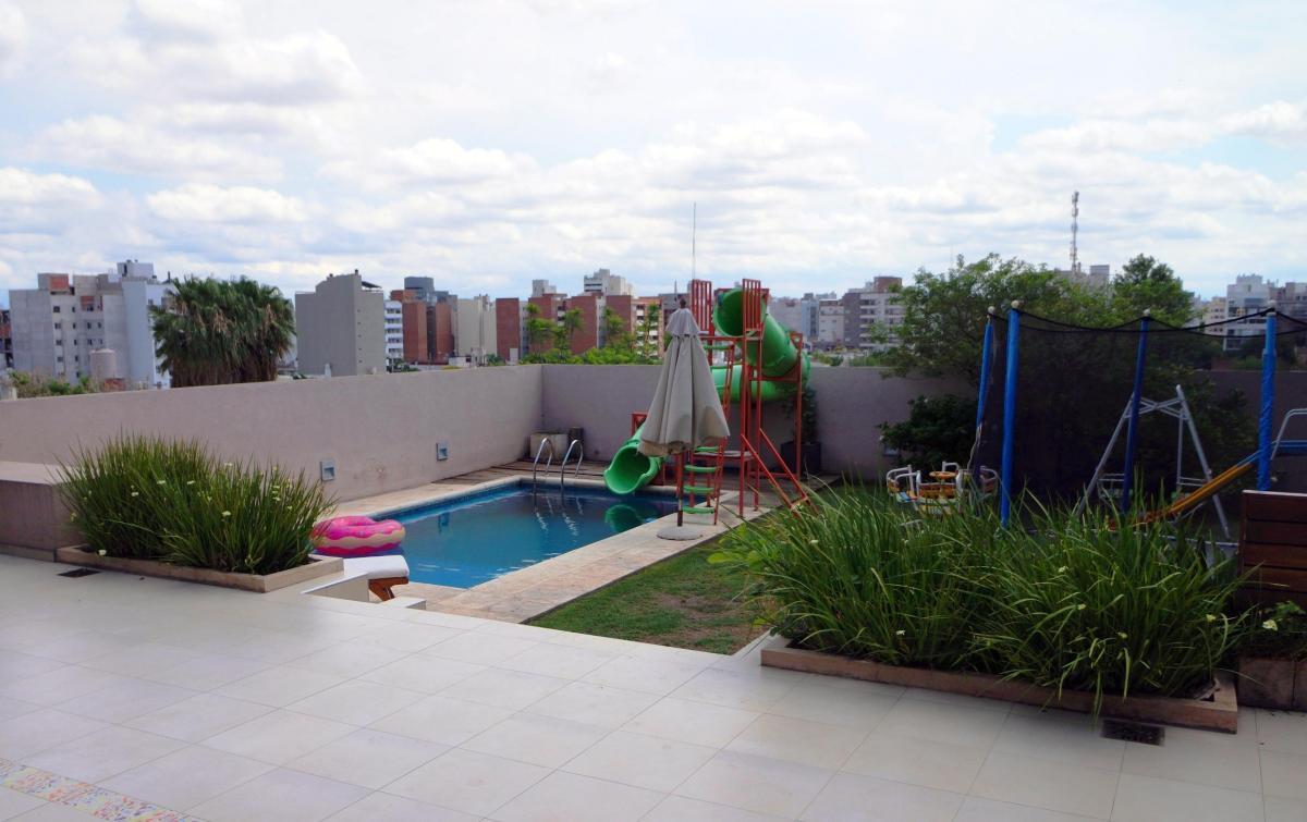 Se Vende Gran Casa en El Corazon de Barrio General Paz 1