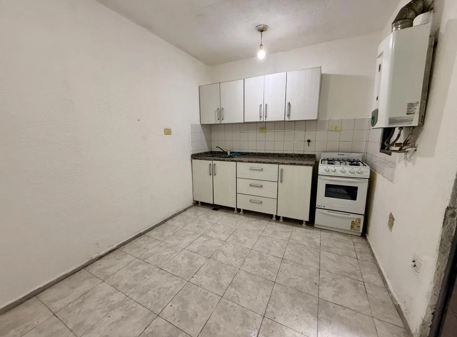 Alquiler Departamento de 2 dorm. a 1 cuadra de Plaza Colón 5