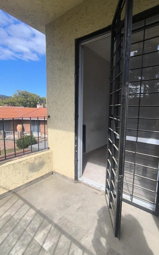 PH EN VENTA CON PATIO Y BALCÓN – EXCELENTE UBICACIÓN EN CARLOS PAZ 3