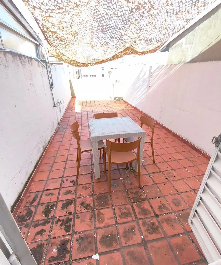 Departamento en plena peatonal de Villa Carlos Paz, con amplio balcón. 5