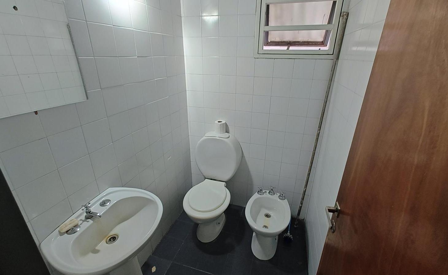 Foto de Oficina en Centro con 2 privados, baño y patio, imagen 4