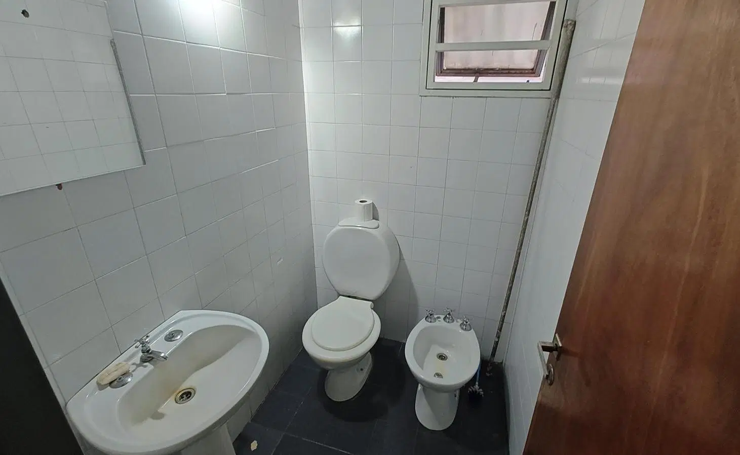 Oficina en Centro con 2 privados, baño y patio 4