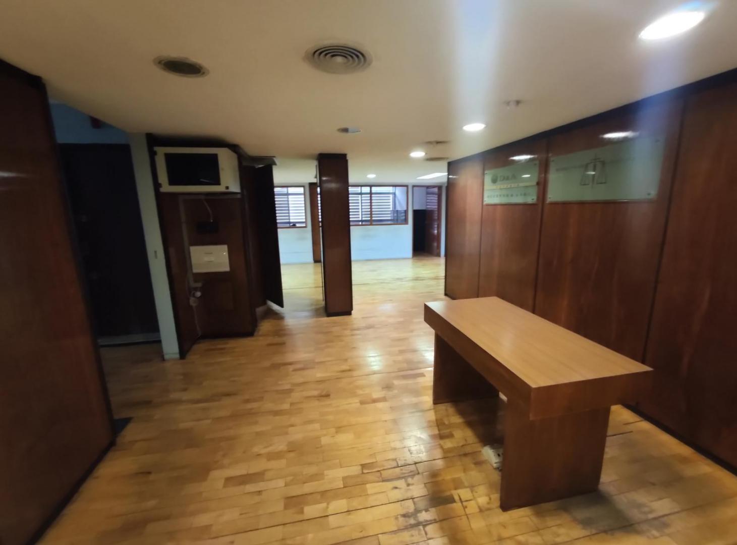 Foto de Piso Exclusivo de 600 m² con Terraza y Asador - Pleno Centro Histórico, imagen 4
