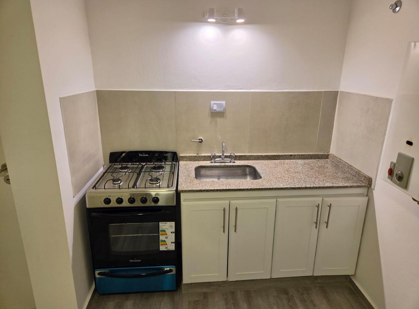 Foto de ALQUILER DEPARTAMENTO 1 DORMITORIO REFACCIONADO A NUEVO B° CENTRO, imagen 2