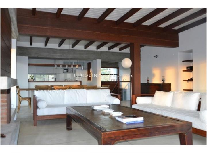 Foto de Hermosa casa en venta con piscina en Punta del Este., imagen 1