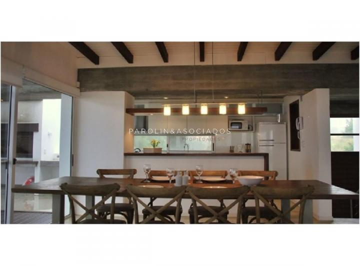 Foto de Hermosa casa en venta con piscina en Punta del Este., imagen 2