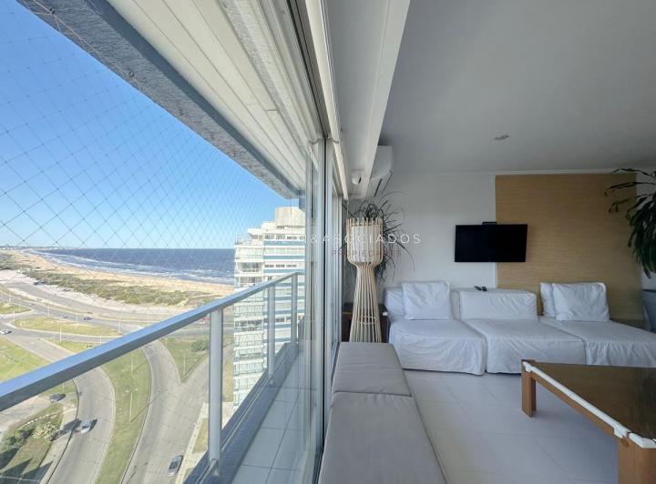 Foto de Apartamento de 3 Dormitorios + dependencia en Venta en Ocean Tower, imagen 3