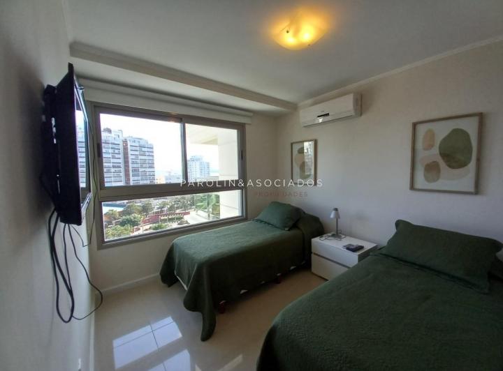 Foto de Apartamento de 2 dormitorios en Torre Imperiale, Punta del Este., imagen 2
