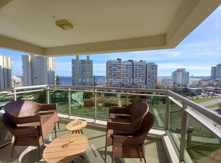 Apartamento de 2 dormitorios en Torre Imperiale, Punta del Este.