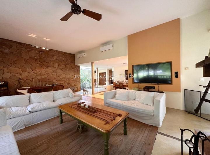 Foto de Hermosa propiedad en venta de 4 dormitorios en zona Lugano, Punta del Este., imagen 4