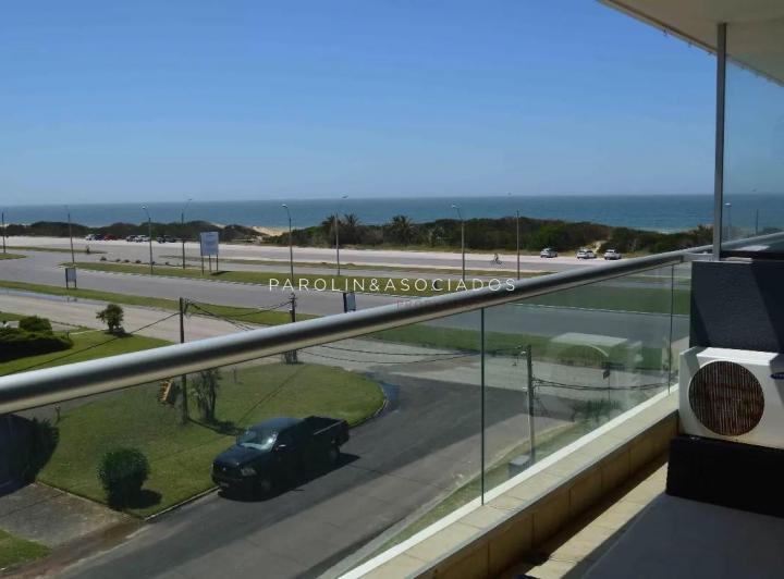 Hermoso apartamento moderno en primera línea, Bravissima Tower en Punta del Este.