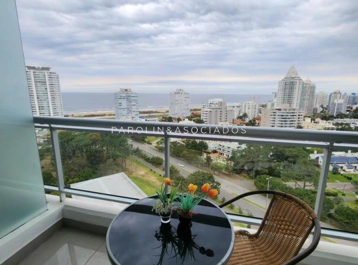 Apartamento en venta de 1 dormitorio con vista al mar en torre One II, Punta del Este.