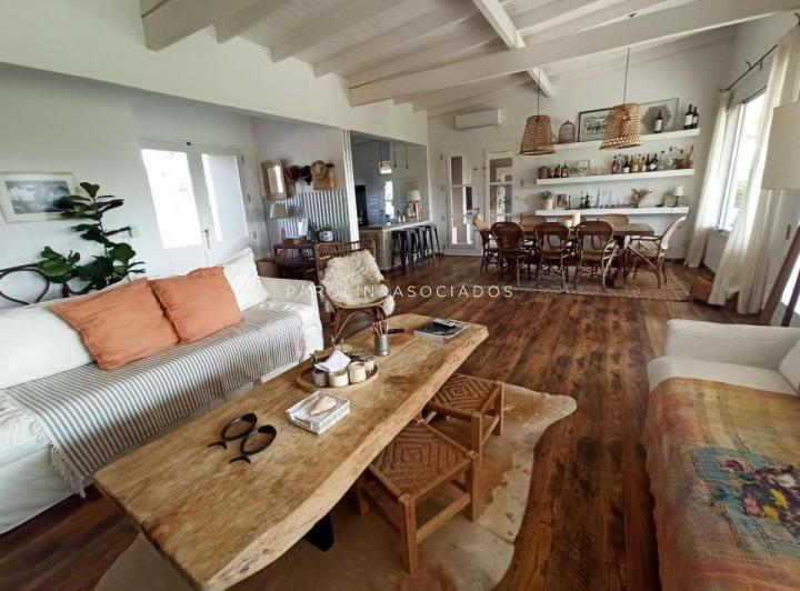 Foto de Hermosa casa en venta ubicada en El Quijote Chacras, Punta del Este., imagen 1