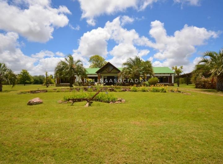 Foto de Casa en venta con amplio jardín en El Quijote Chacras, Punta del Este., imagen 2