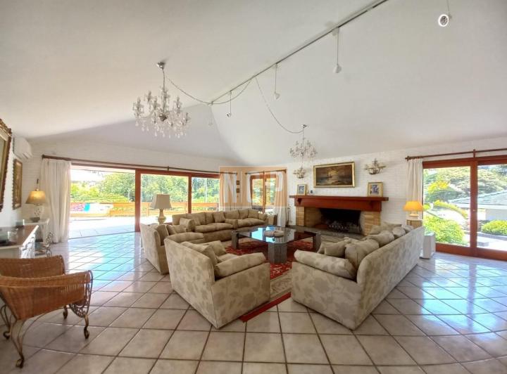 Foto de Casa en Venta de 5 Dormitorios en Playa Mansa, Punta del Este, imagen 1