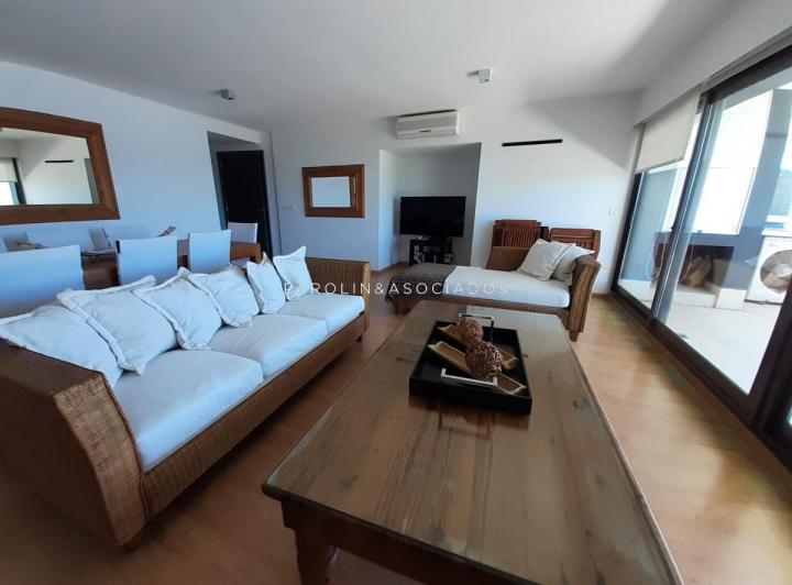 Apartamento en venta de 2 dormitorios en Terraza de la Laguna, Punta del Este.