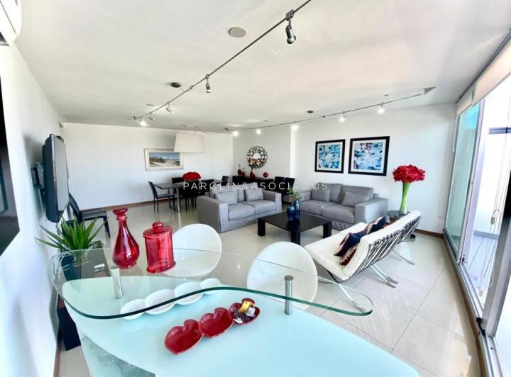 Foto de Pent House en venta de 3 dormitorios en edificio Tressesenta, Punta del Este., imagen 2